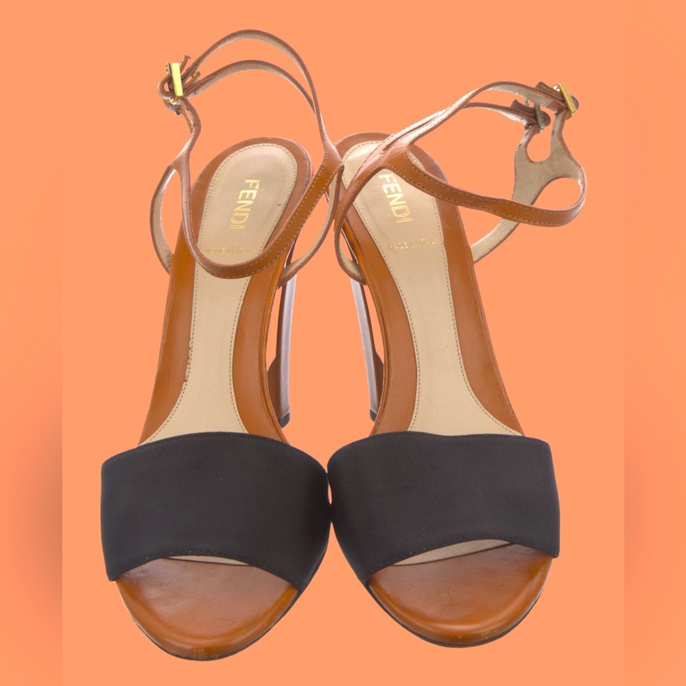 Fendi high heels sandals, two tone color, size 40, perfect for summer! 🫶🏽🩷